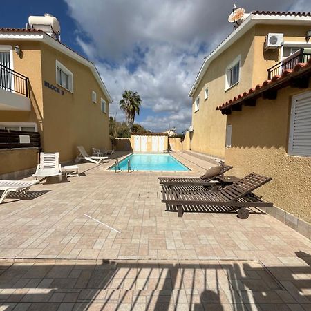 Apartment In Residential Complex With Pool Klorakas Exteriér fotografie