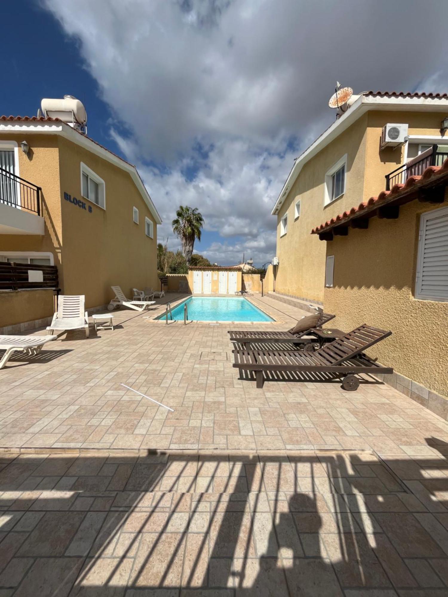Apartment In Residential Complex With Pool Klorakas Exteriér fotografie